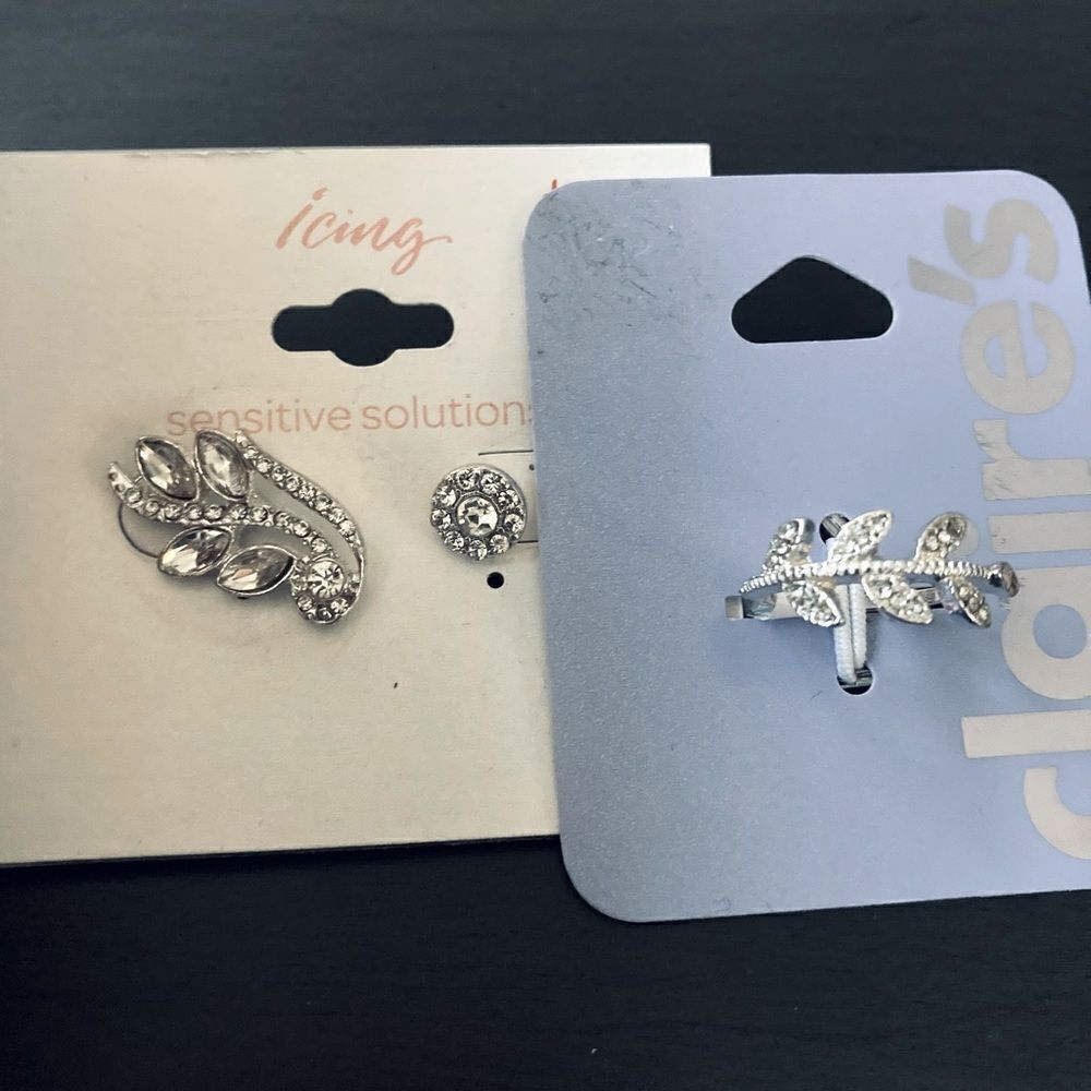 NWT Unique Silver Crystal Earrings & Leaves Ring Set